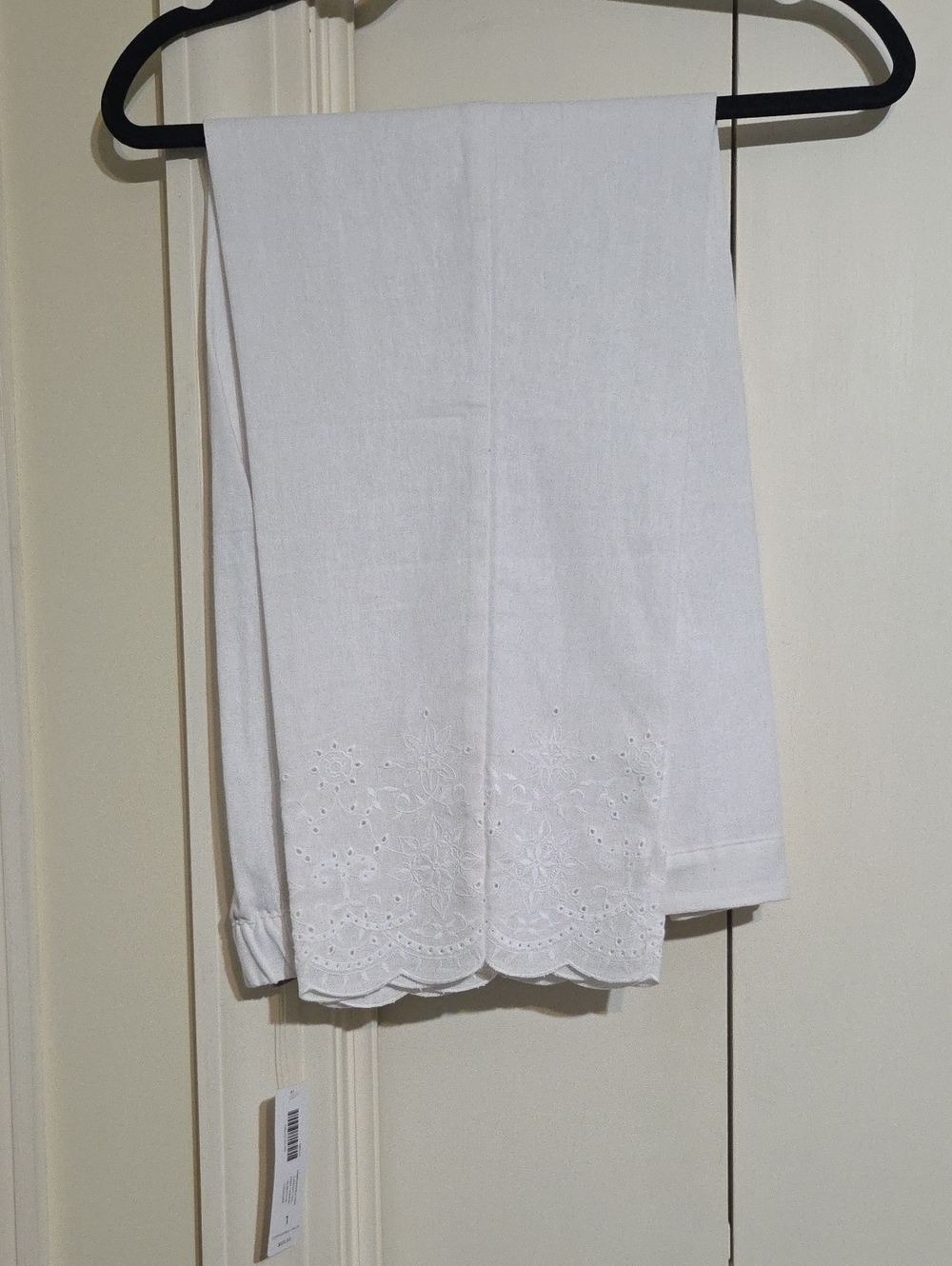 Chico's Off White Cropped Eyelet Hem Pants